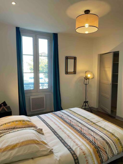 T2 Face Gare Sncf Appart Hotel Le Cygne 1 Bourges Bagian luar foto